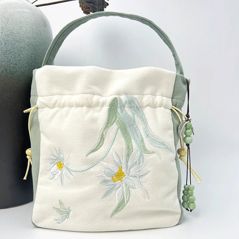 Puran Retro Flower Embroidery Bag