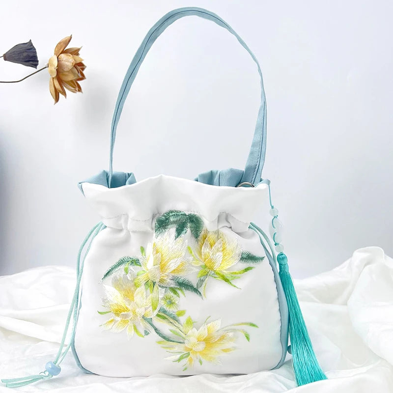 Puran Retro Flower Embroidery Bag