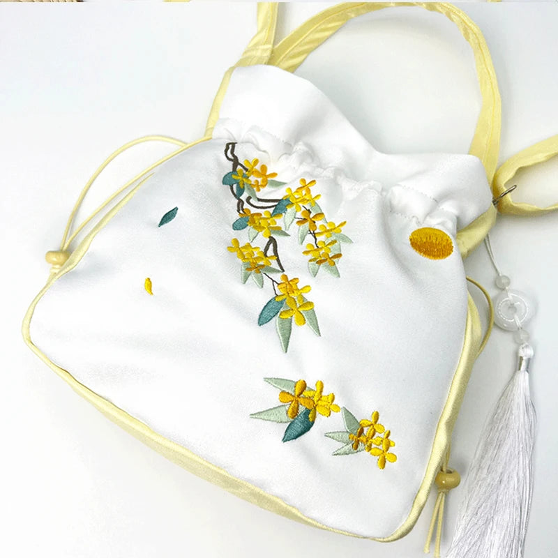 Puran Retro Flower Embroidery Bag